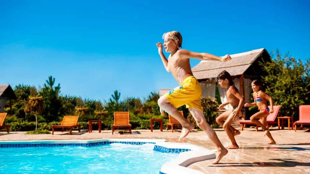 Piscina do condomínio: síndico pode proibir a utilização de visitantes?